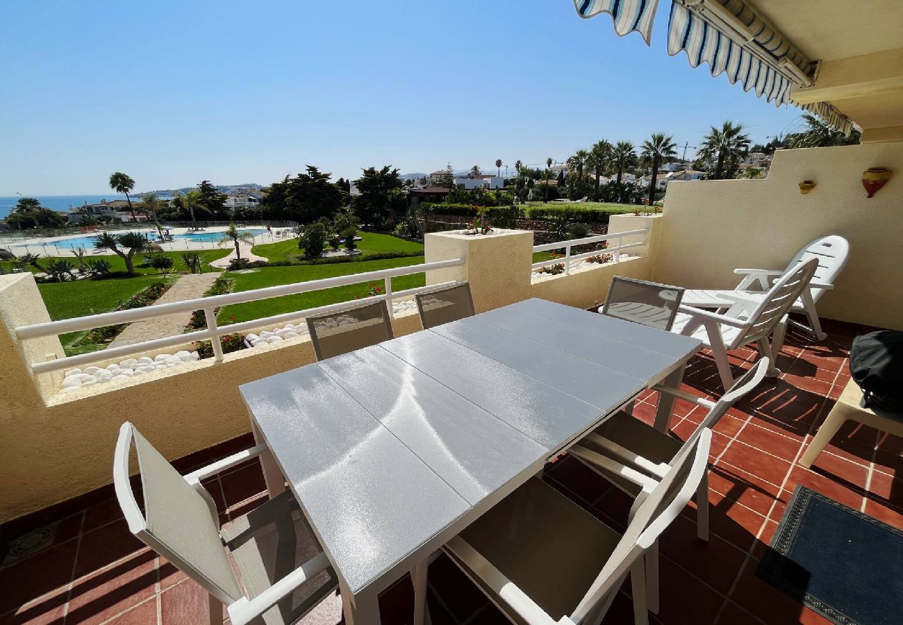 Apartamento en Mijas Costa - Apartamento precioso con vistas del mar y piscinas fantasticas!