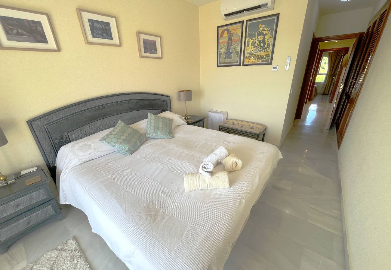 Apartamento en Mijas Costa - Apartamento precioso con vistas del mar y piscinas fantasticas!