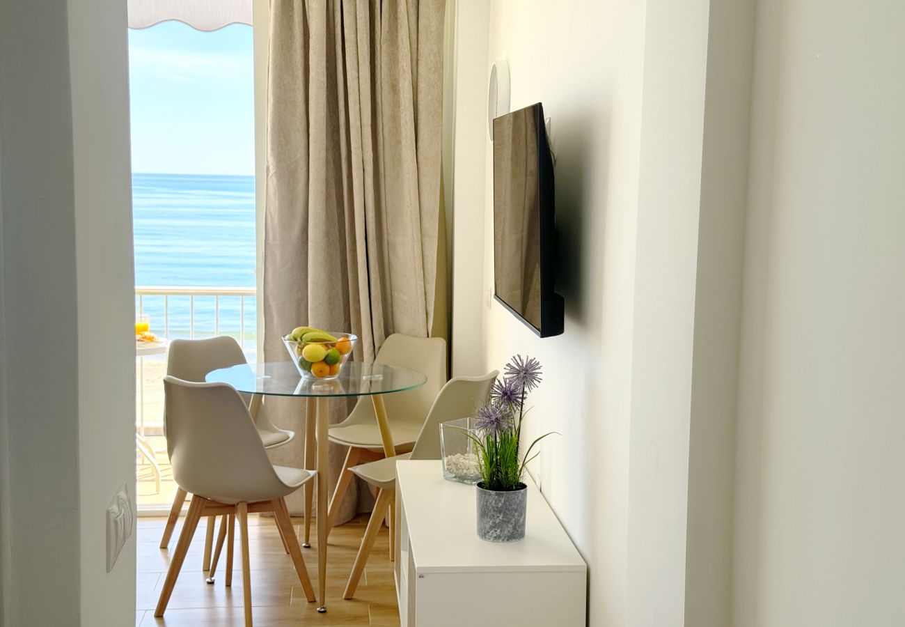 Apartamento en Fuengirola - Edificio Opera primera linea de la playa de Carvajal