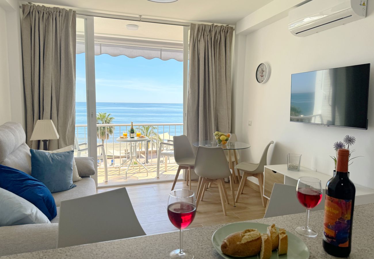 Apartamento en Fuengirola - Edificio Opera primera linea de la playa de Carvajal