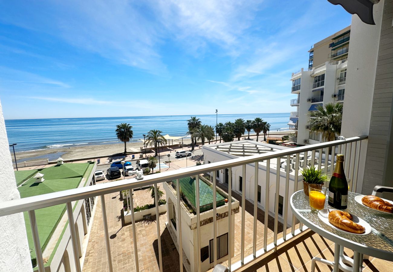 Apartamento en Fuengirola - Edificio Opera primera linea de la playa de Carvajal