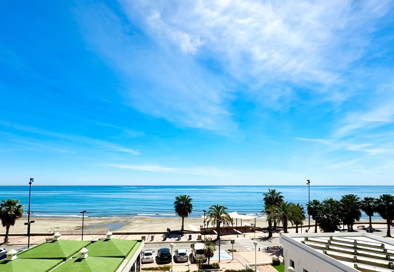 Apartamento en Fuengirola - Edificio Opera primera linea de la playa de Carvajal