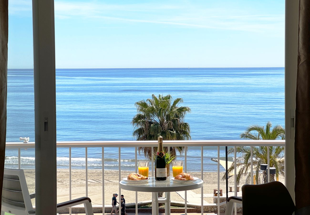 Apartamento en Fuengirola - Edificio Opera primera linea de la playa de Carvajal