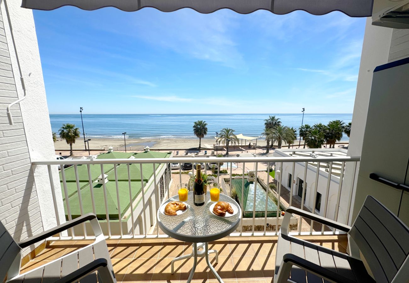 Apartamento en Fuengirola - Edificio Opera primera linea de la playa de Carvajal