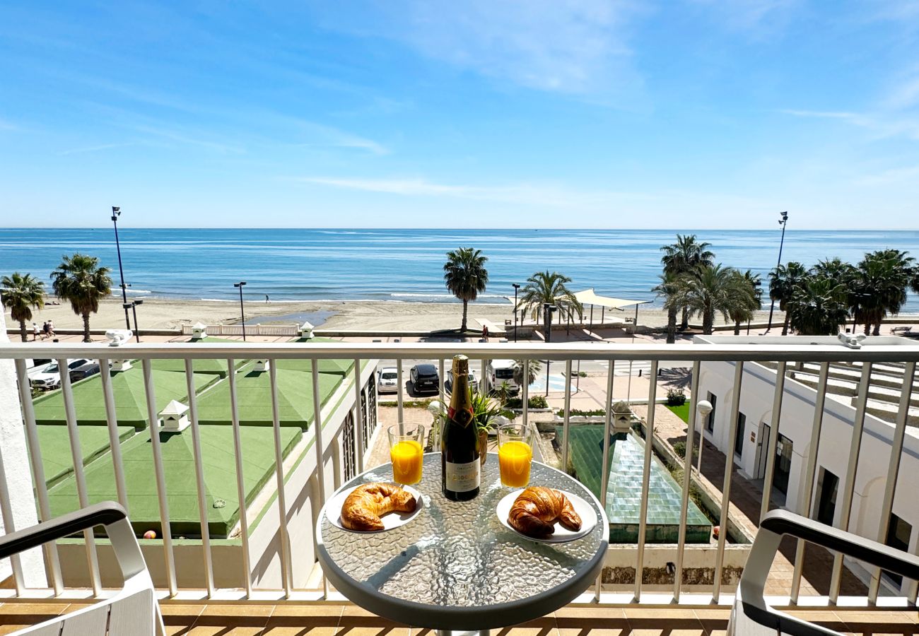 Apartamento en Fuengirola - Edificio Opera primera linea de la playa de Carvajal