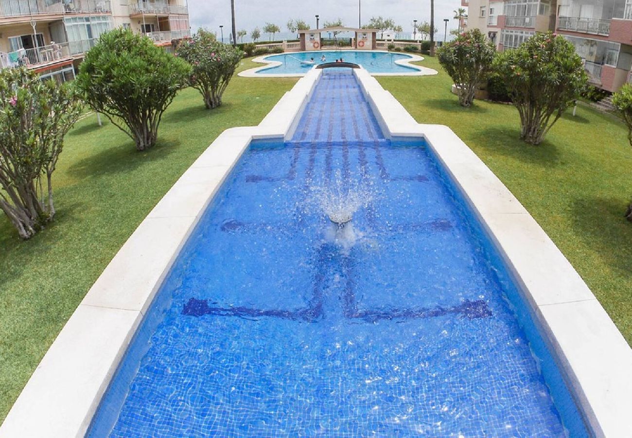 Apartment in Fuengirola - Seafront Mediterranean views from two balconies 