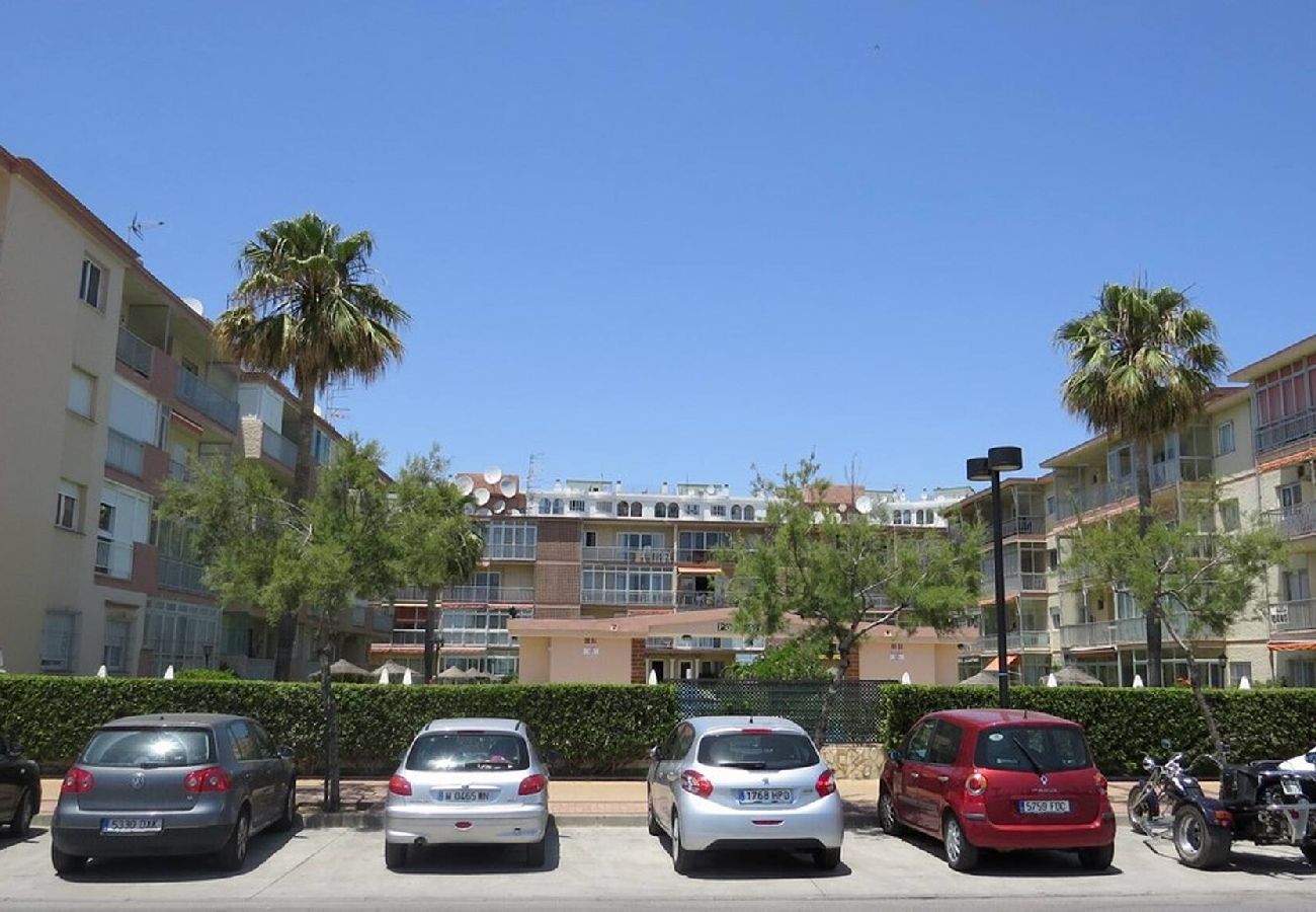 Apartment in Fuengirola - Seafront Mediterranean views from two balconies 