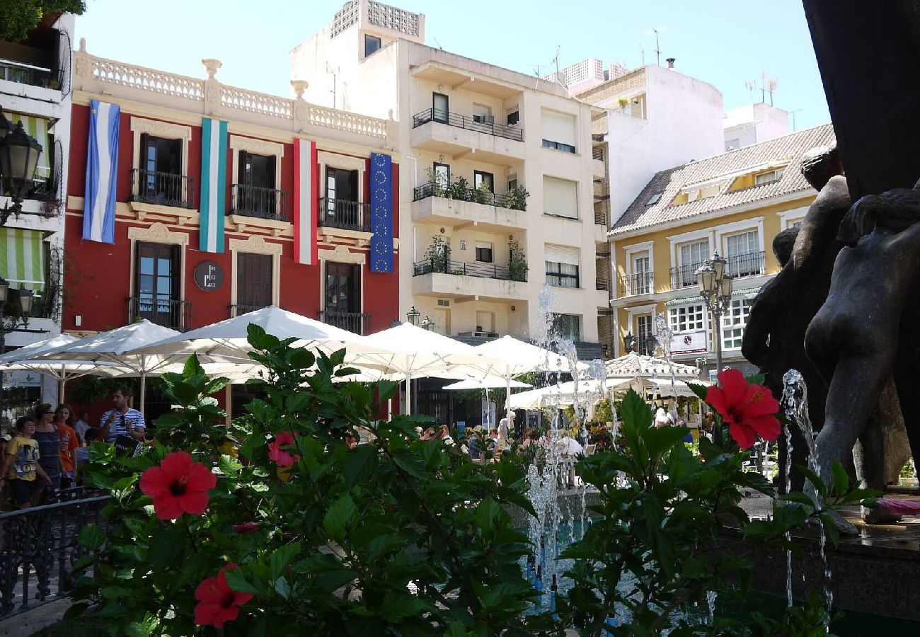 Apartment in Fuengirola - Seafront Mediterranean views from two balconies 