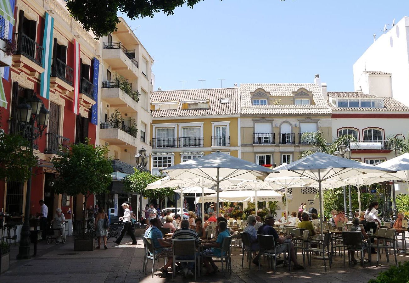 Apartment in Fuengirola - Seafront Mediterranean views from two balconies 