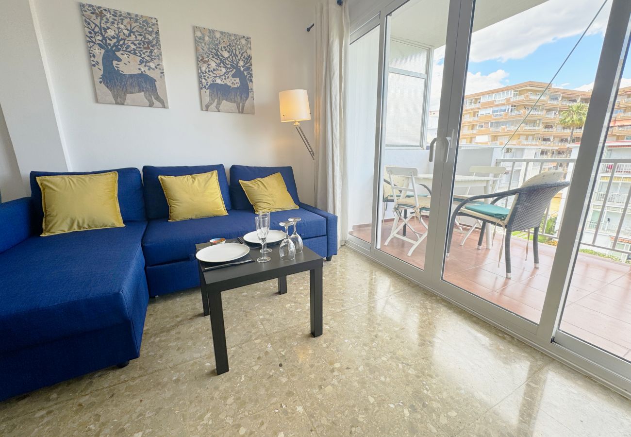 Apartment in Fuengirola - Seafront Mediterranean views from two balconies 