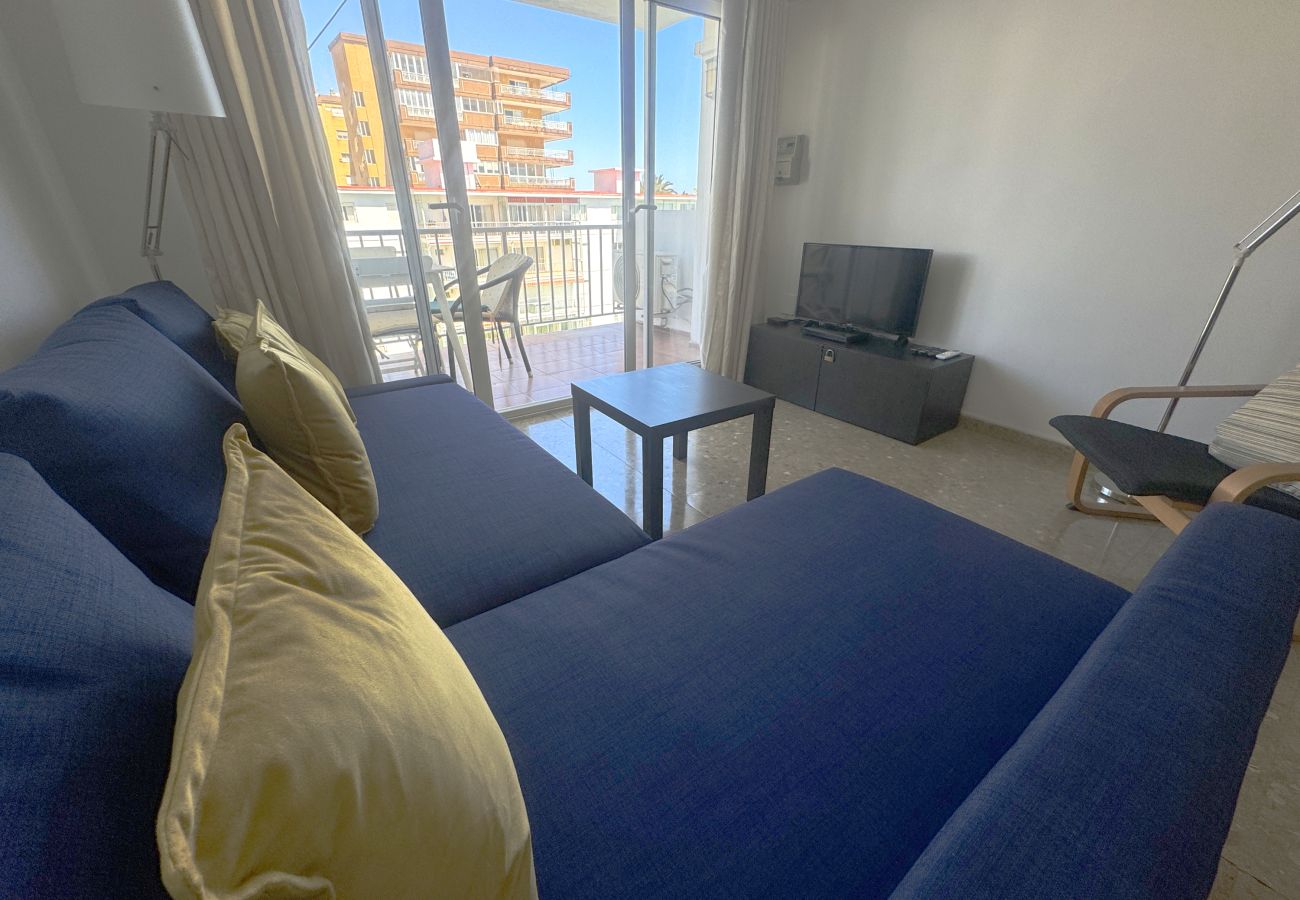 Apartment in Fuengirola - Seafront Mediterranean views from two balconies 