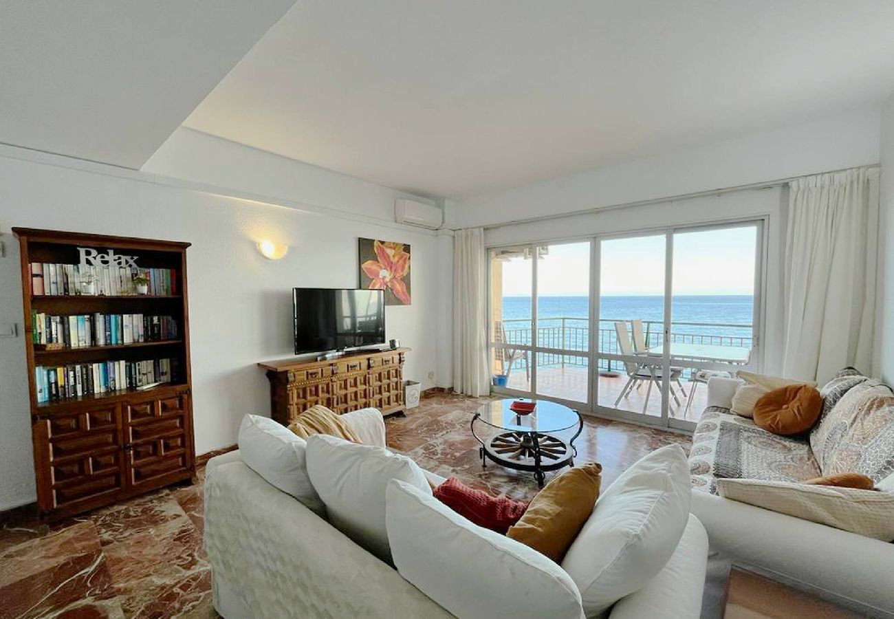 Apartment in Fuengirola - Fuengirola Beachfront 2 bedroom apartment Olimpo 3 