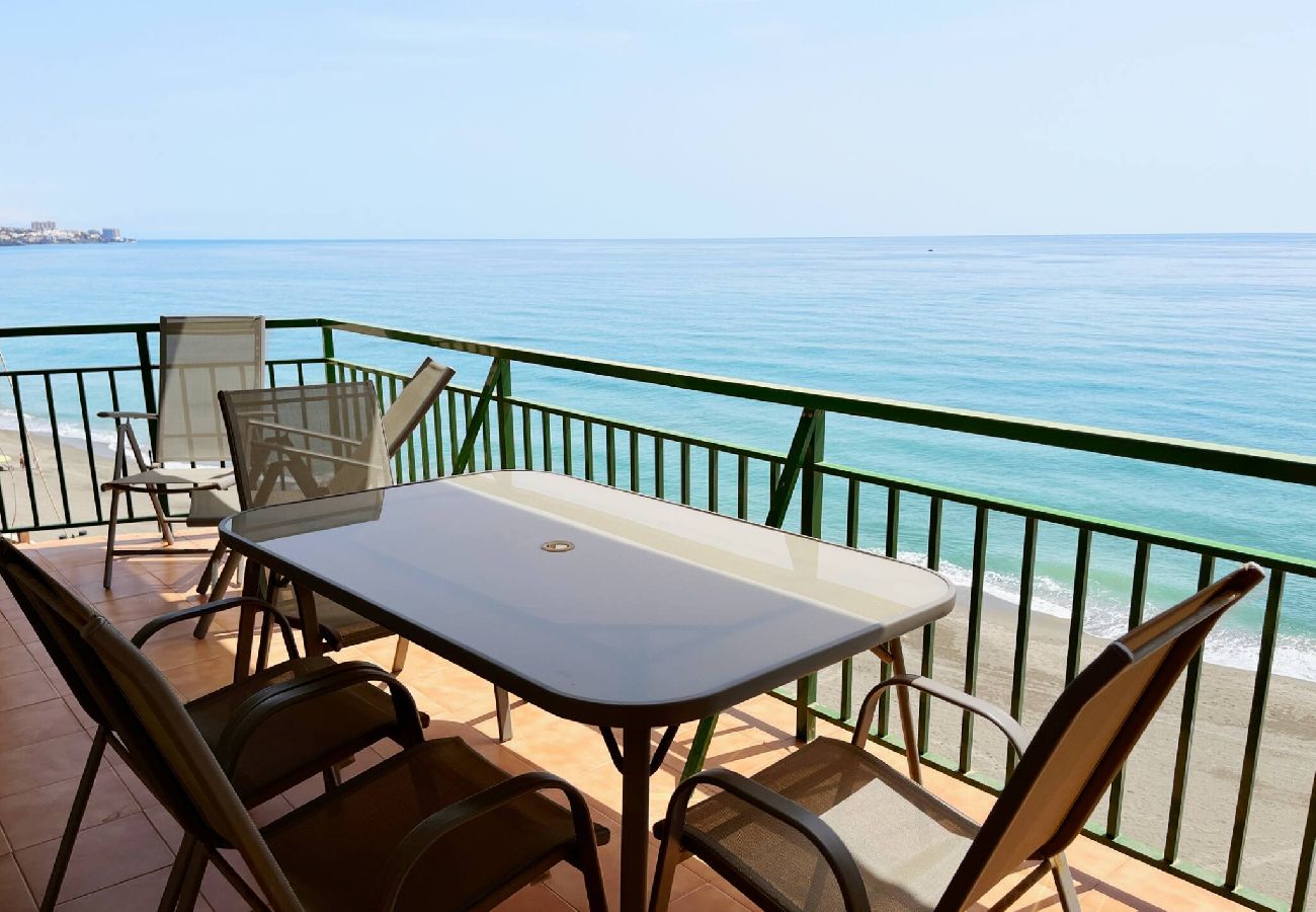 Apartment in Fuengirola - Fuengirola Beachfront 2 bedroom apartment Olimpo 3 