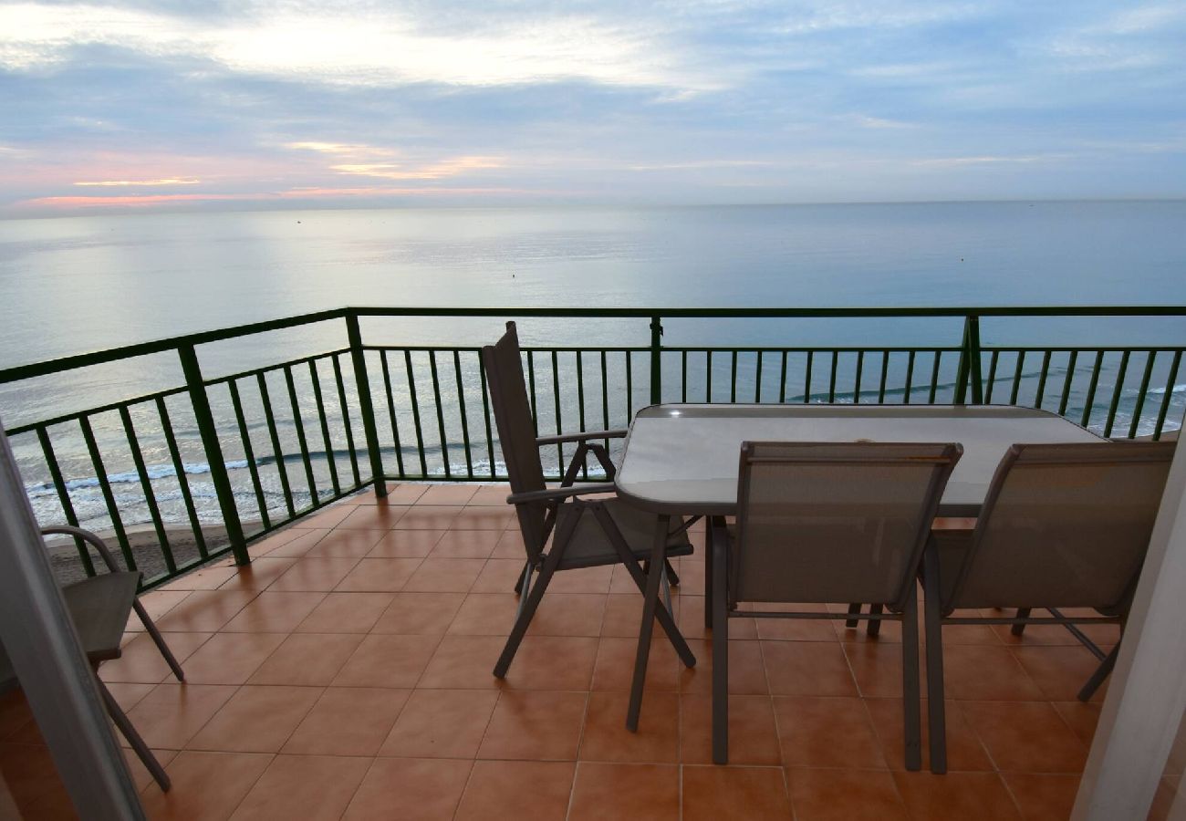 Apartment in Fuengirola - Fuengirola Beachfront 2 bedroom apartment Olimpo 3 