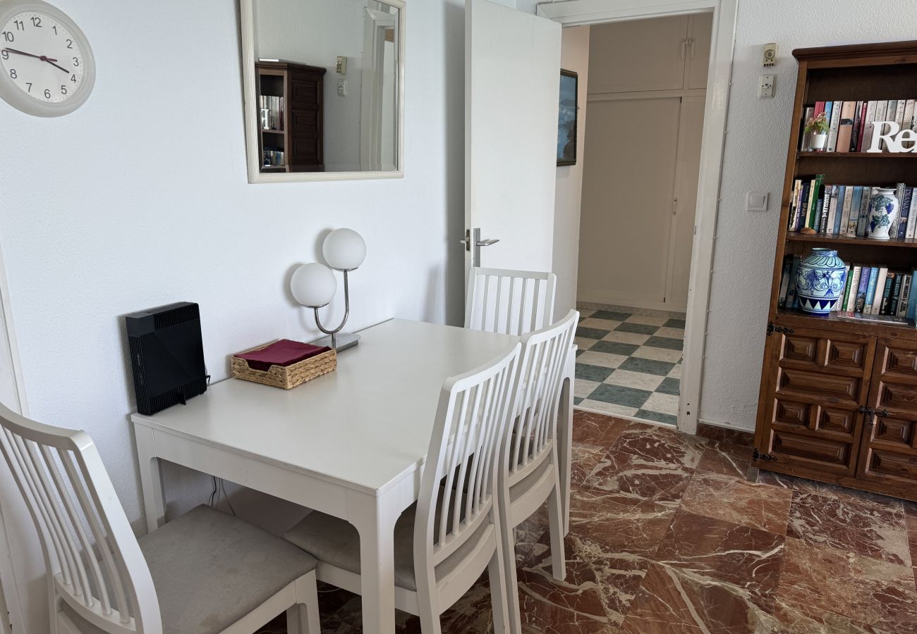 Apartment in Fuengirola - Fuengirola Beachfront 2 bedroom apartment Olimpo 3 