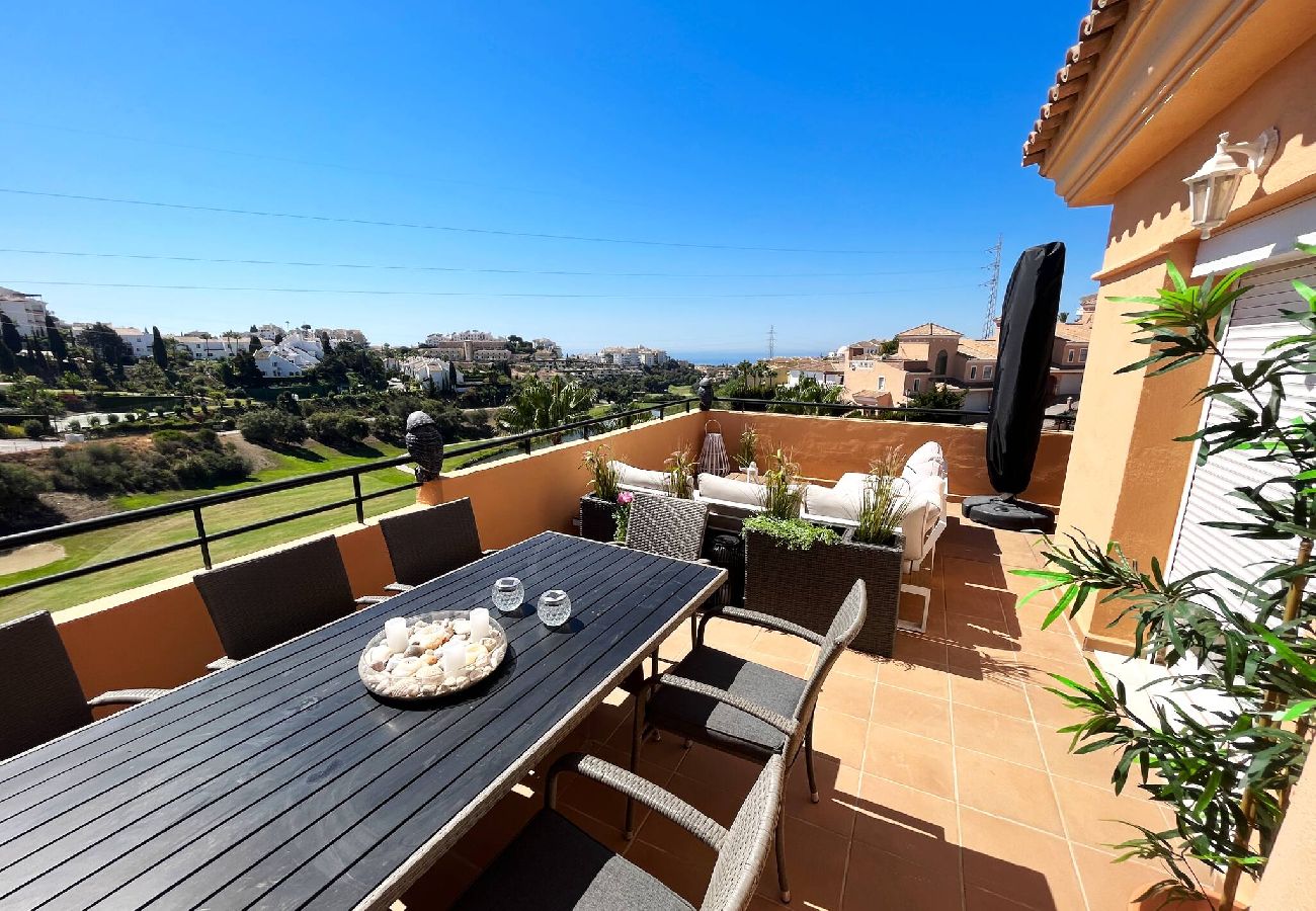 Apartment in Mijas Costa - Penthouse duplex frontline golf with sea views 