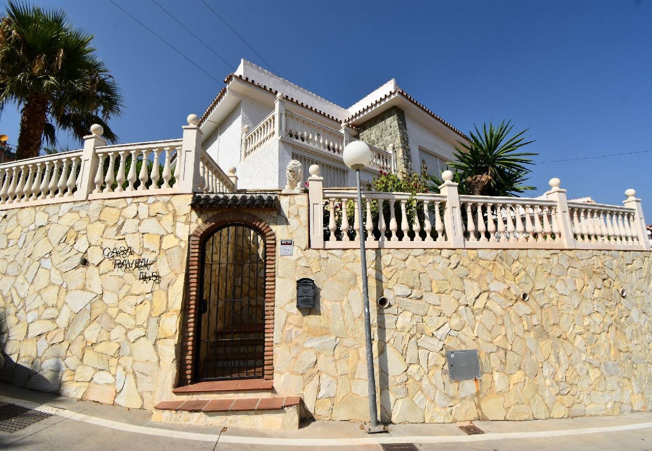 Villa in Fuengirola - 5 bedroom Villa private pool near Fuengirola Beach 