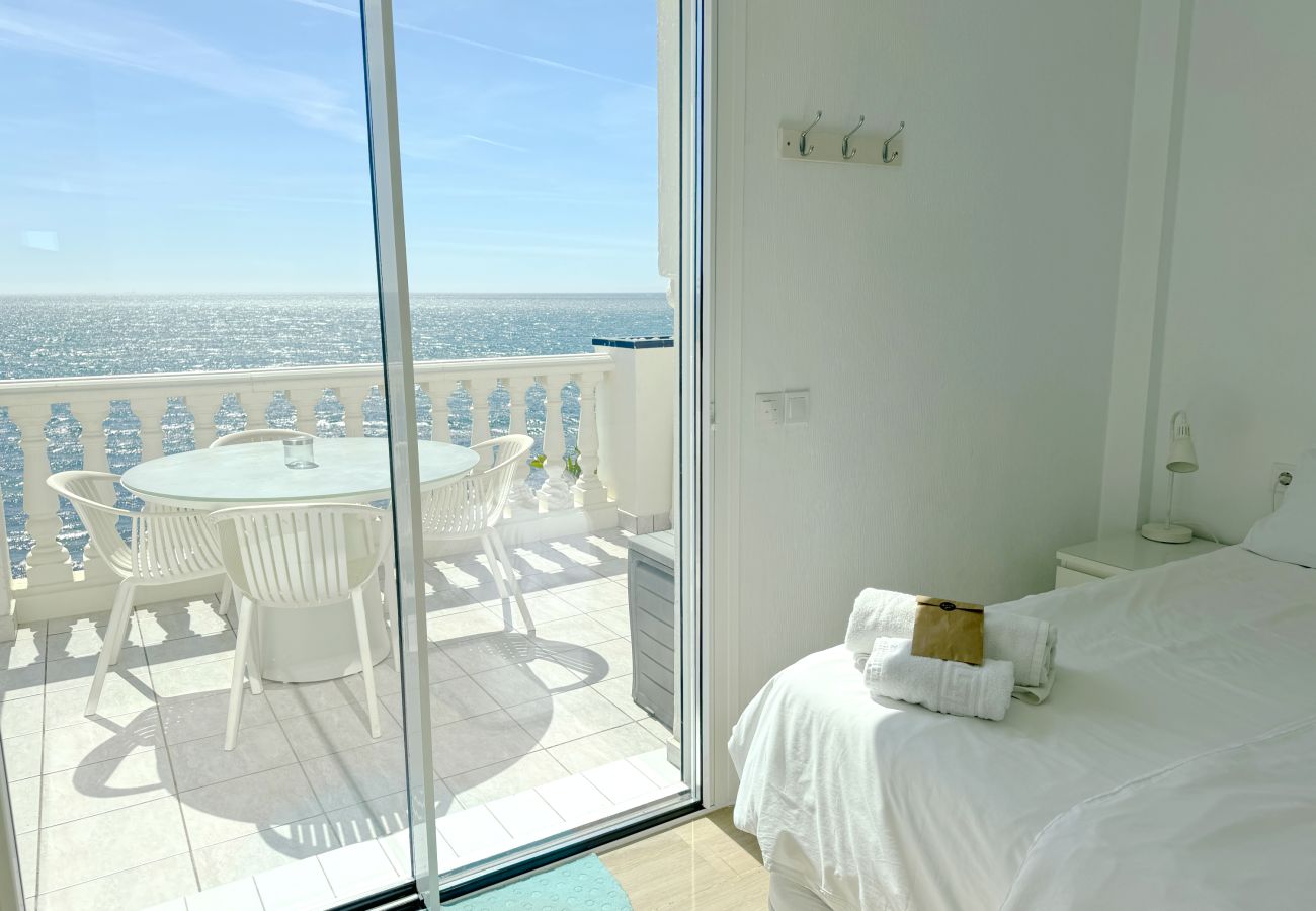 Apartment in Mijas Costa - Arkadia, right on the beach with special sea views 