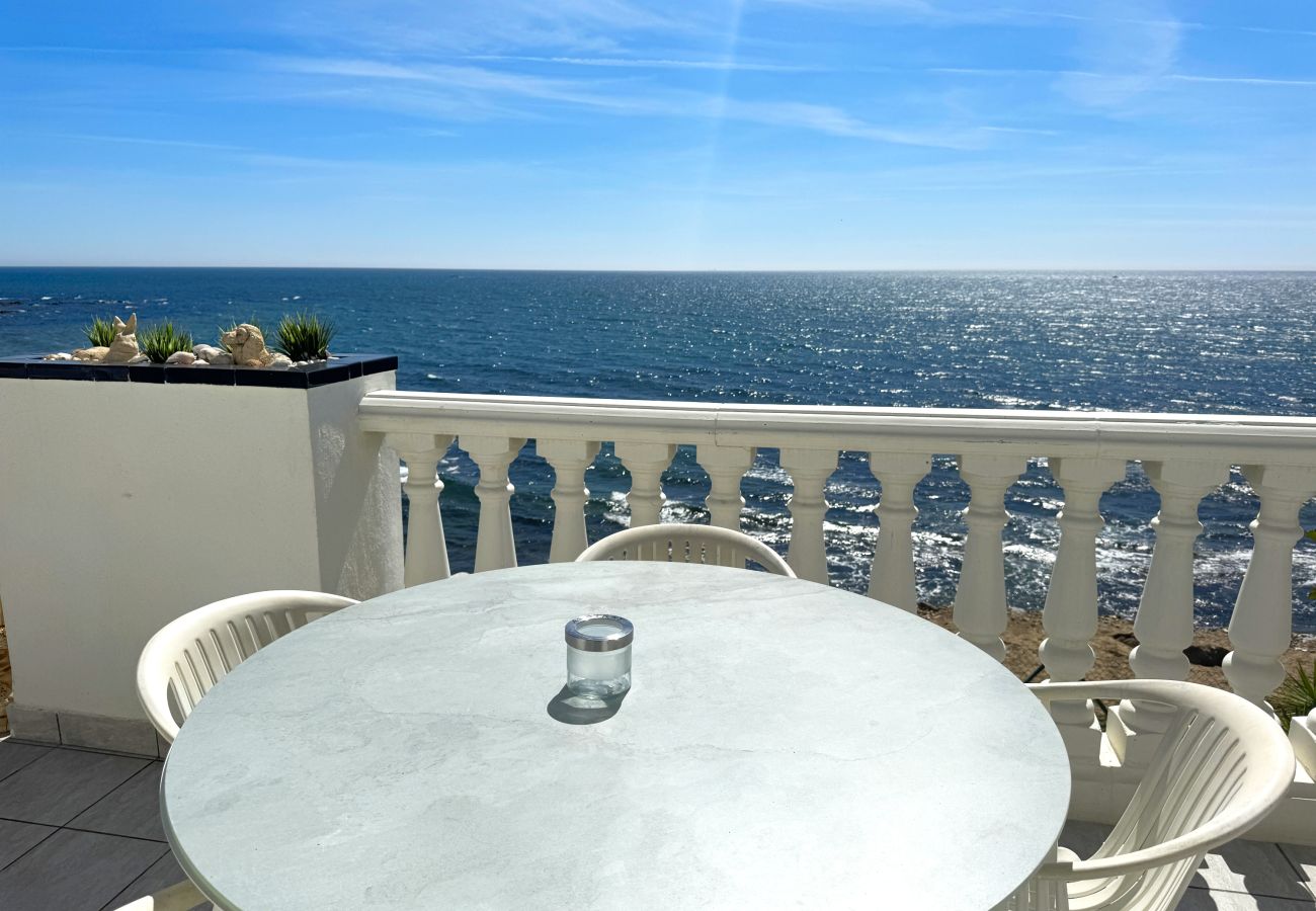 Apartment in Mijas Costa - Arkadia, right on the beach with special sea views 