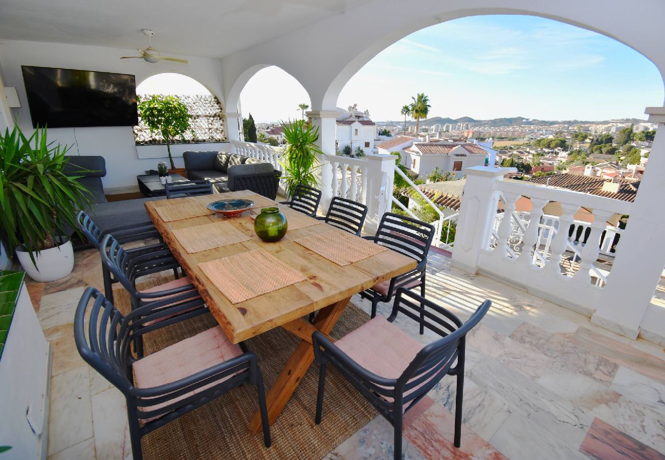 Villa in Mijas Costa - Villa los Pajaritos, spacious 5 bed heated pool 