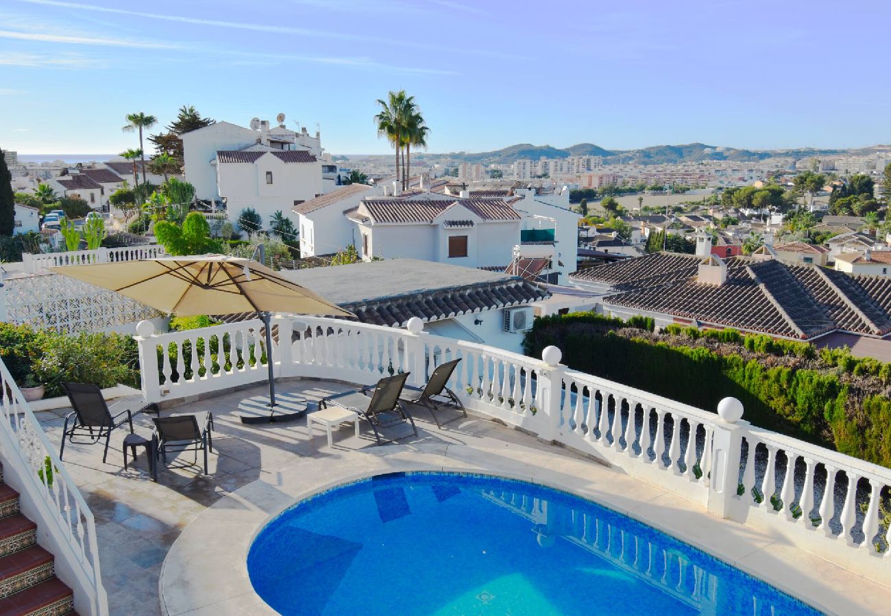 Villa in Mijas Costa - Villa los Pajaritos, spacious 5 bed heated pool 