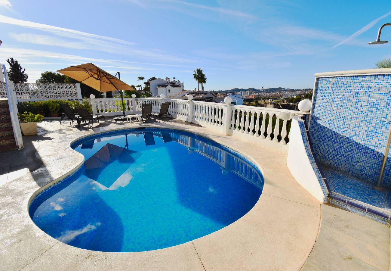 Villa in Mijas Costa - Villa los Pajaritos, spacious 5 bed heated pool 