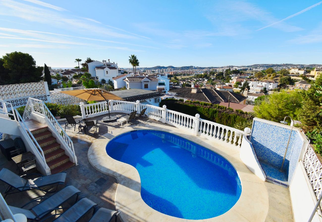 Villa in Mijas Costa - Villa los Pajaritos, spacious 5 bed heated pool 