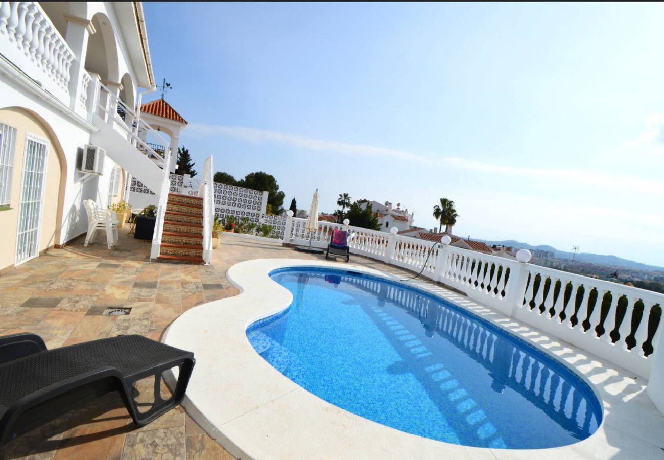 Villa in Mijas Costa - Villa los Pajaritos, spacious 5 bed heated pool 