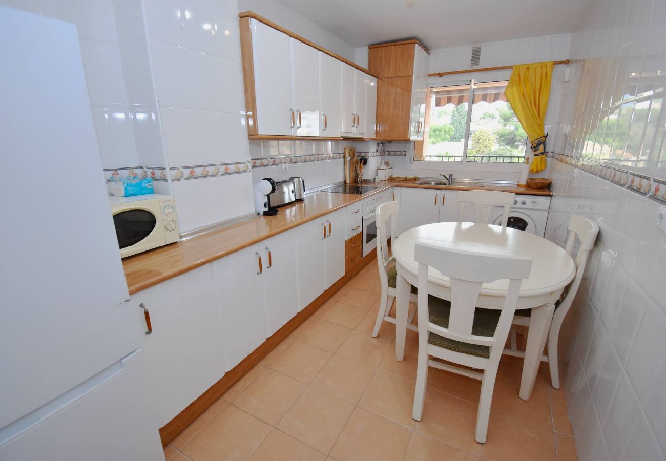 Apartment in Fuengirola - 5 minutes' walk to beach, shops and train! 