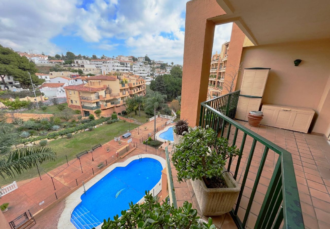 Apartment in Fuengirola - 5 minutes' walk to beach, shops and train! 