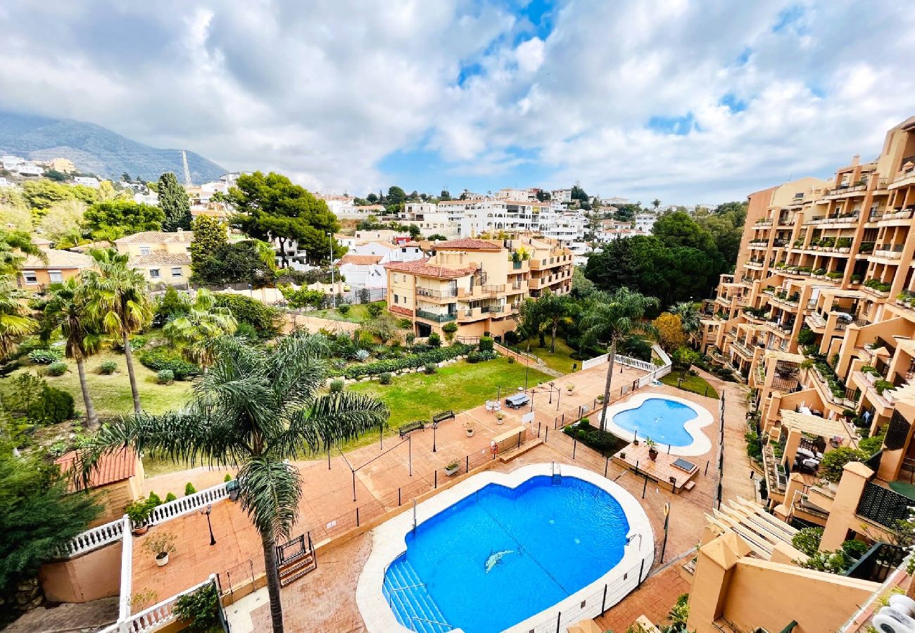 Apartment in Fuengirola - 5 minutes' walk to beach, shops and train! 