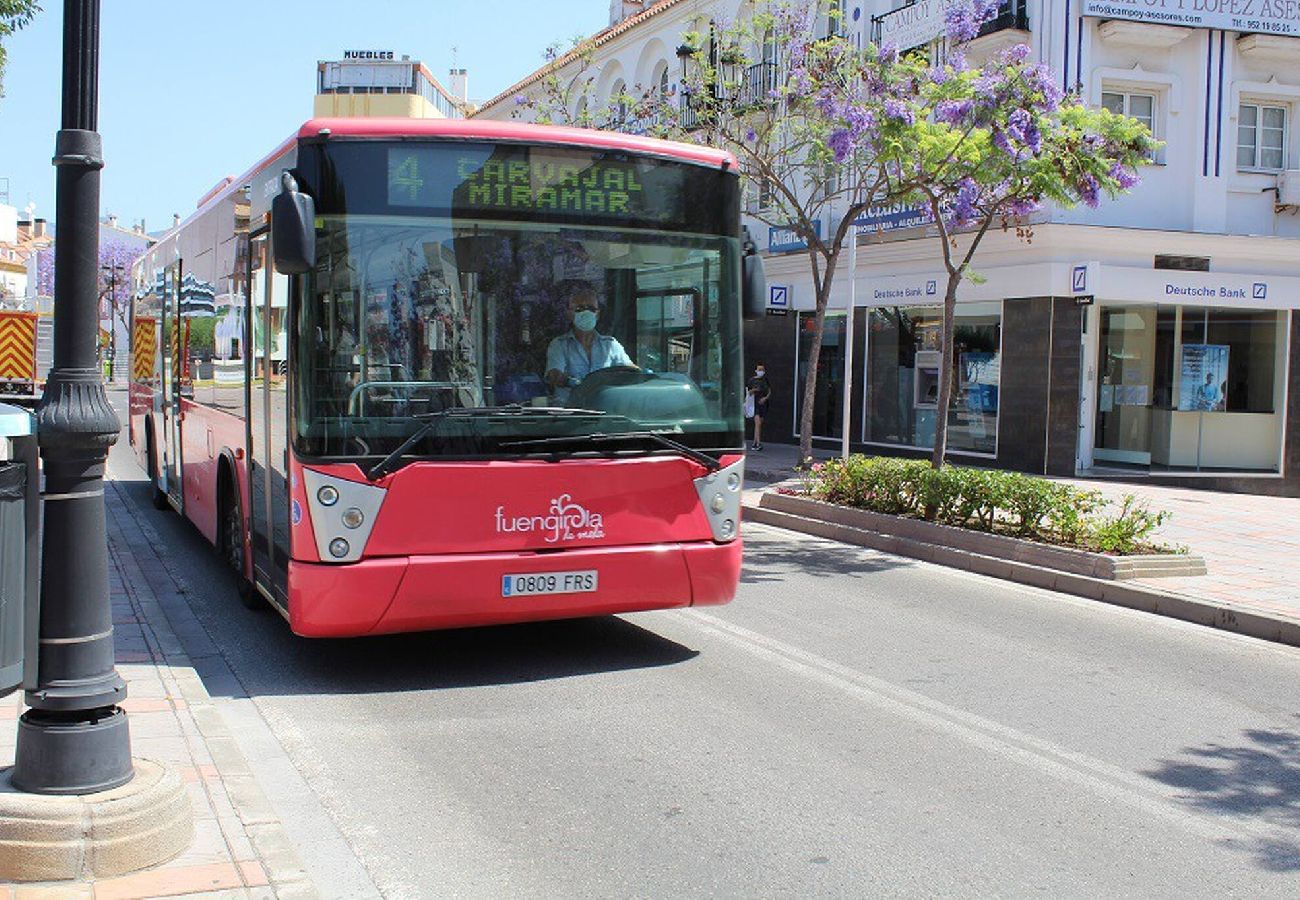 Apartment in Fuengirola - 5 minutes' walk to beach, shops and train! 