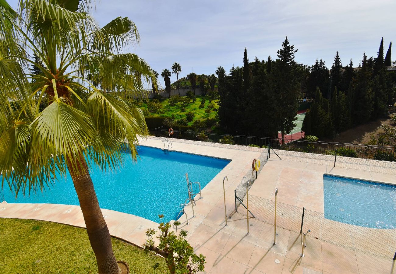 Apartment in Benalmádena - Spacious/Quiet with pools & parking in Benalmádena 