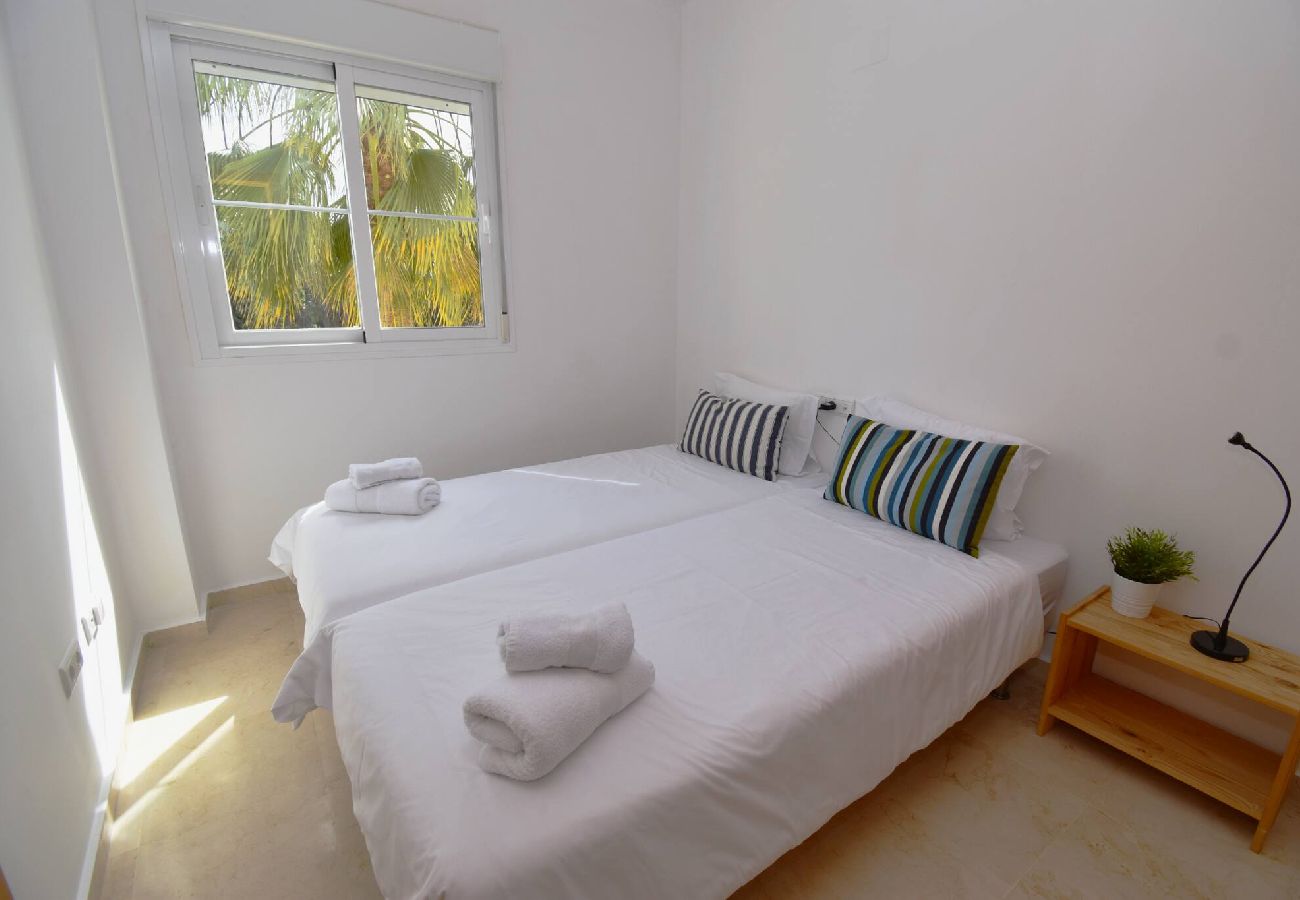 Apartment in Benalmádena - Spacious/Quiet with pools & parking in Benalmádena 