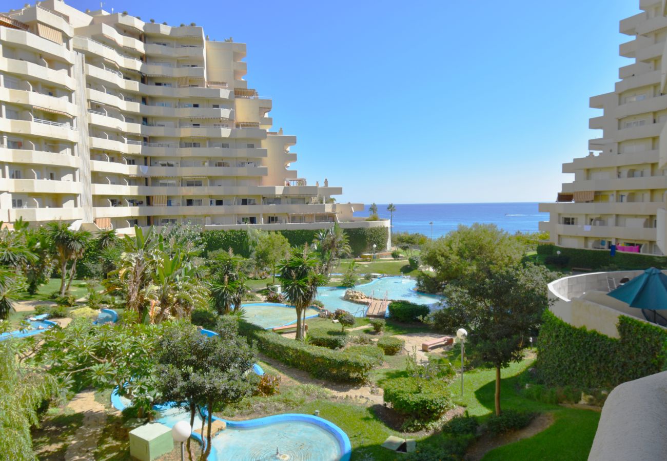 Studio in Benalmádena - Benal Beach studio overlooking the pools!