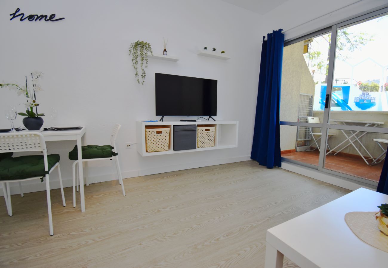 Studio in Benalmádena - Benal Beach studio overlooking the pools!